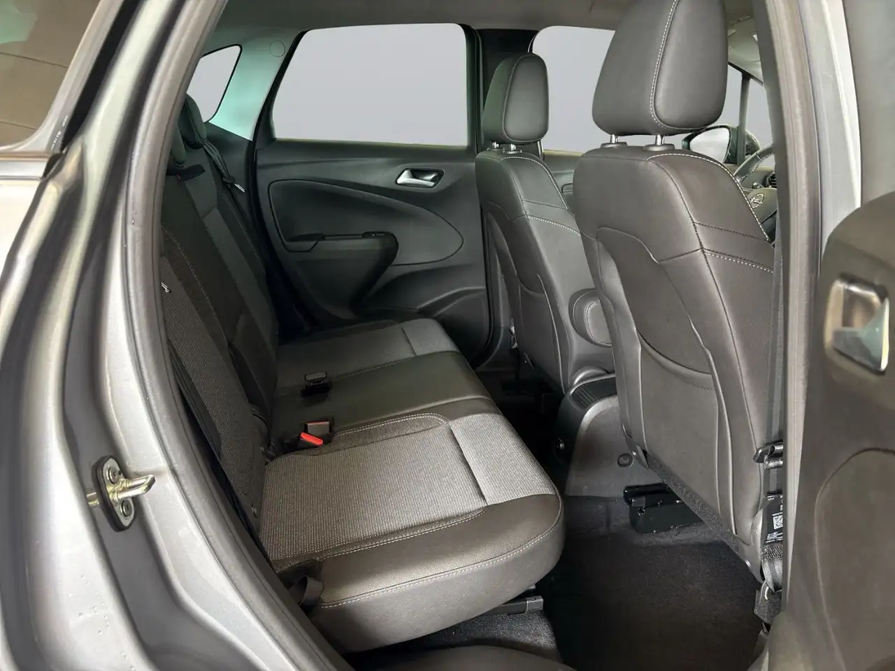 Opel Crossland 1.2 Turbo ENJOY LED+Navi+Winterp.+Kam. — Galería del vehículo 13