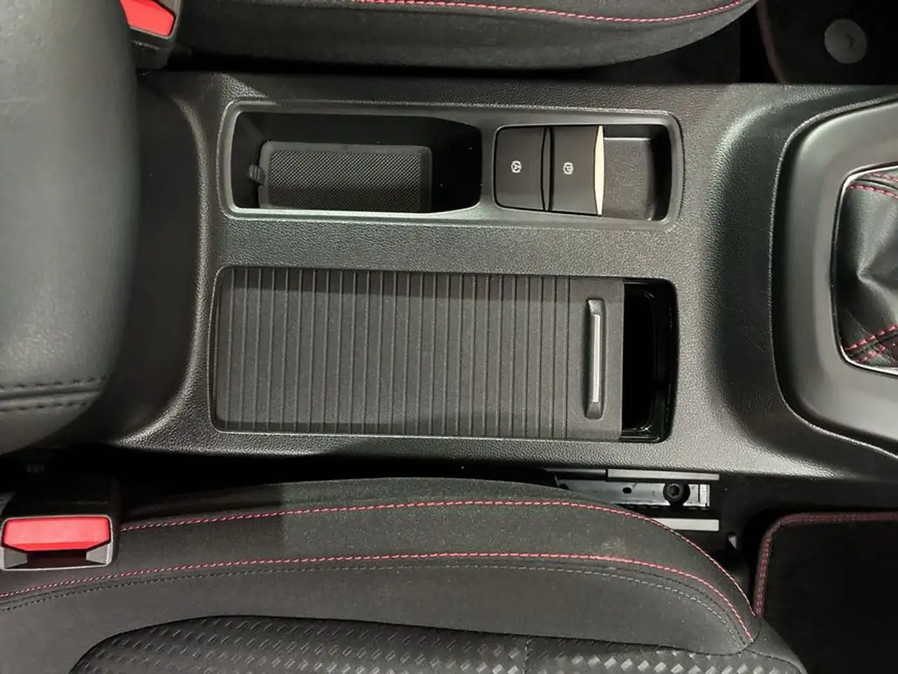 Ford Focus Turnier 1.0 EcoBoost Hybrid ST-LINE X — Galería del vehículo 17