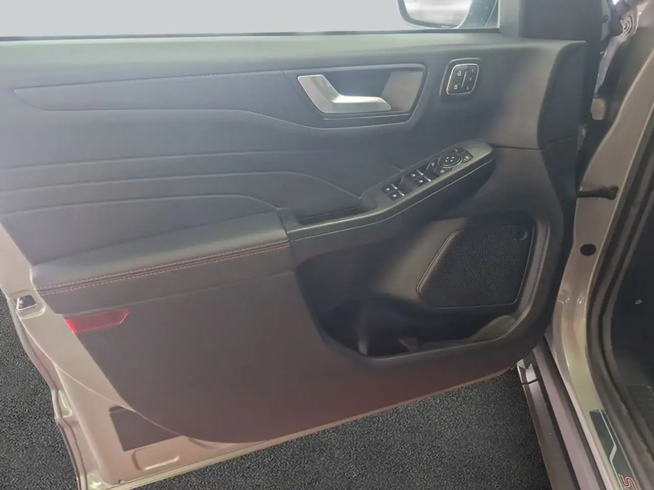 Ford Kuga 1.5 EcoBoost ST-LINE X — Galerie du véhicule 19