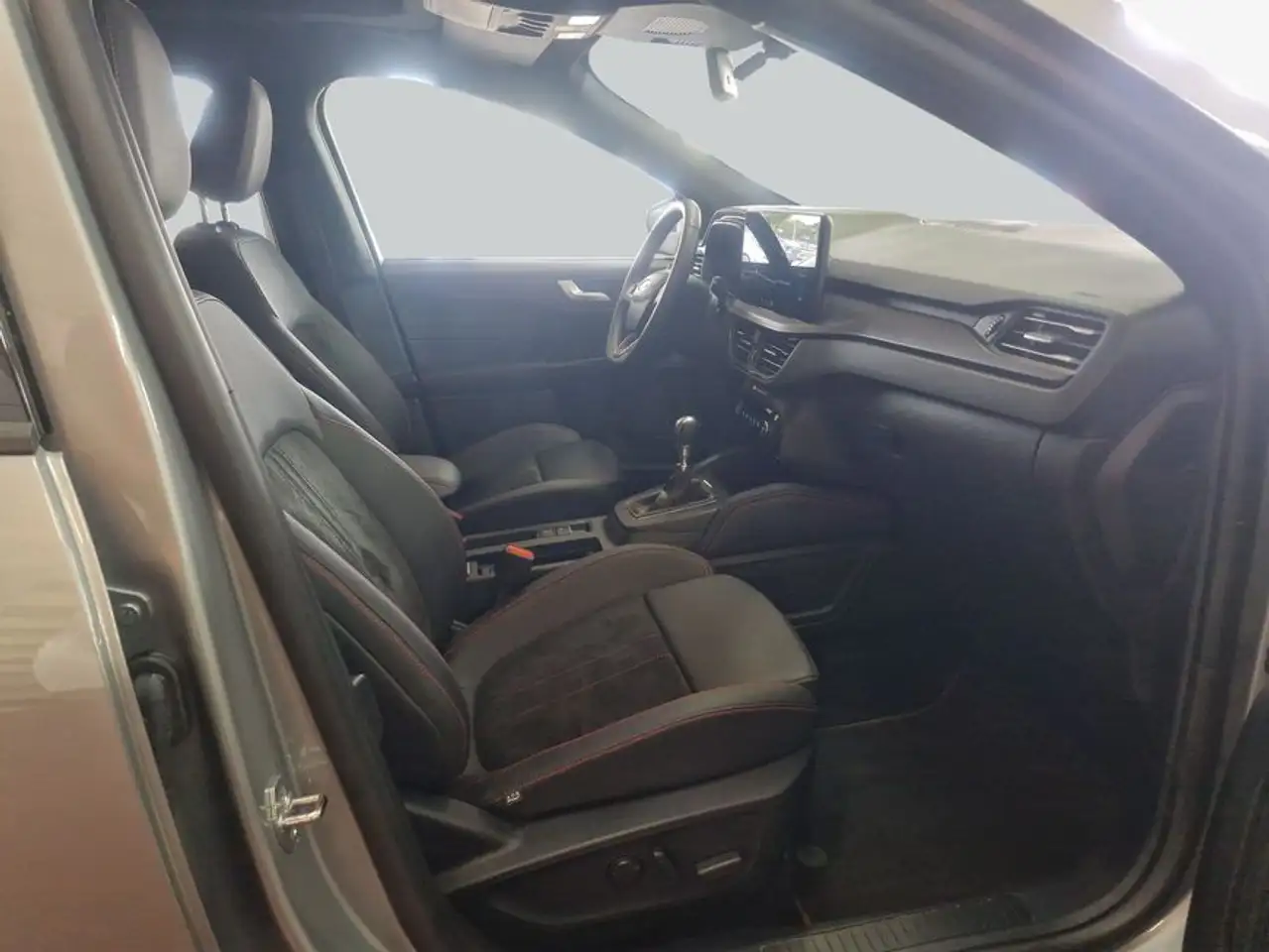 Ford Kuga 1.5 EcoBoost ST-LINE X — Galerie du véhicule 12