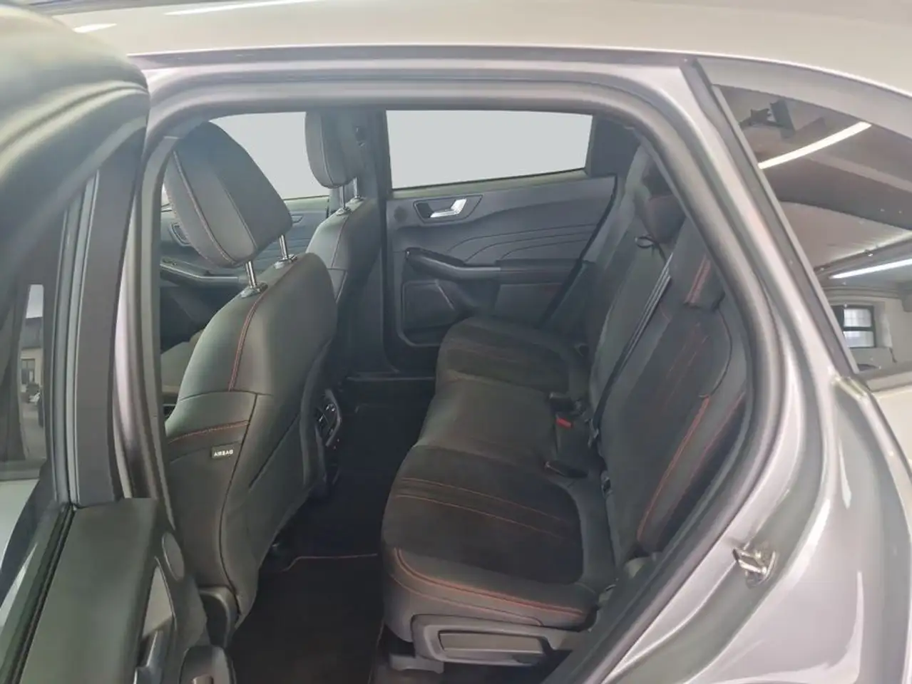 Ford Kuga 1.5 EcoBoost ST-LINE X — Galerie du véhicule 11