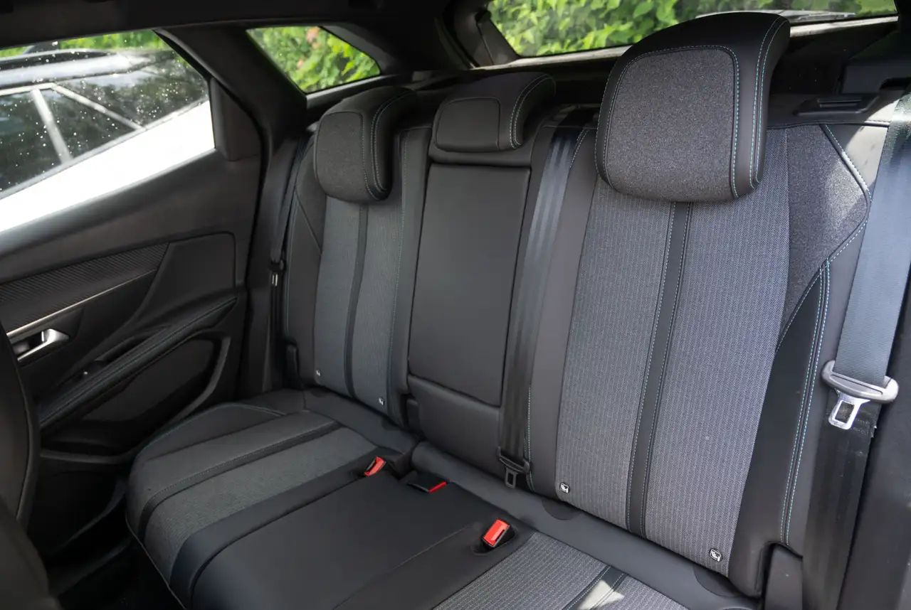 Peugeot 3008 Allure Pack 1.2 Hybrid 136 e-DSC6 *GW-TOP-DEAL* — Vehicle gallery 8