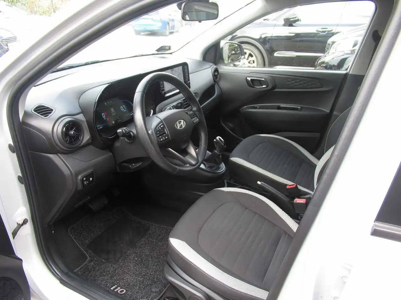 Hyundai i10 1.0 AMT Trend — معرض صور السيارة 7