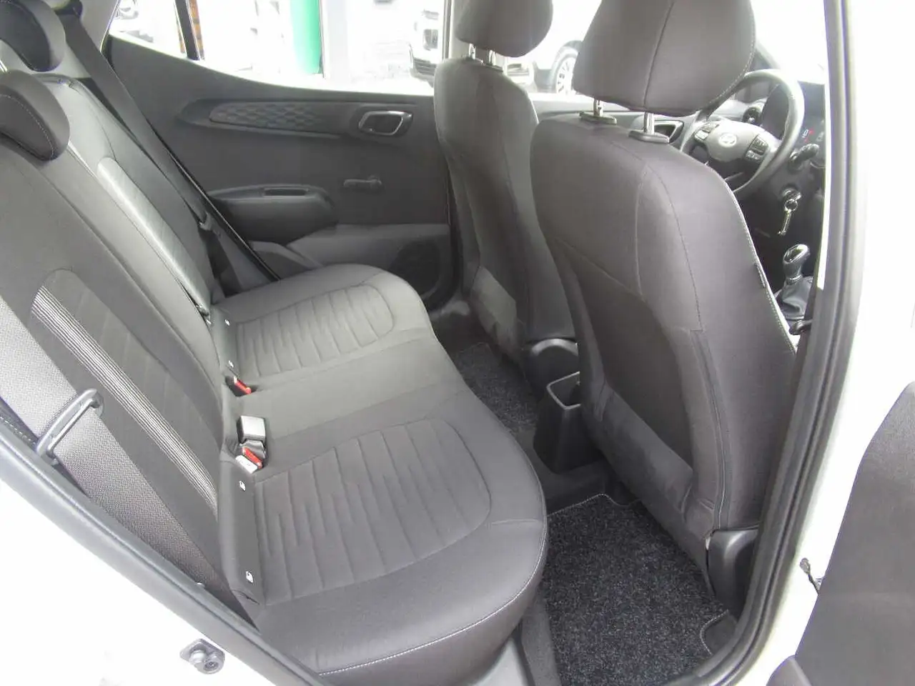 Hyundai i10 1.0 AMT Trend — معرض صور السيارة 11