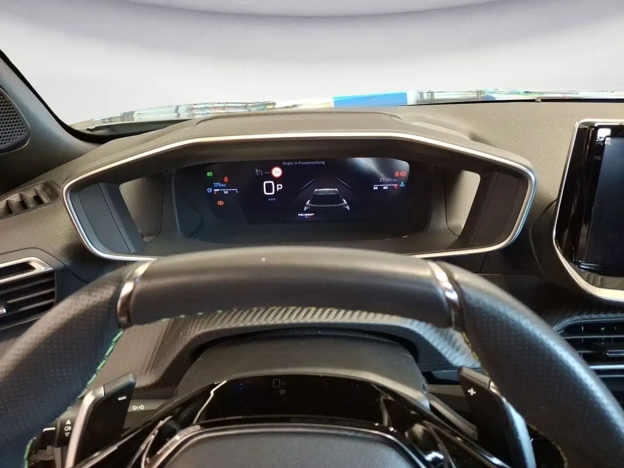 Peugeot 2008 PureTech 130 EAT8 GT Navi LED Bluetooth PDC — Galería del vehículo 11