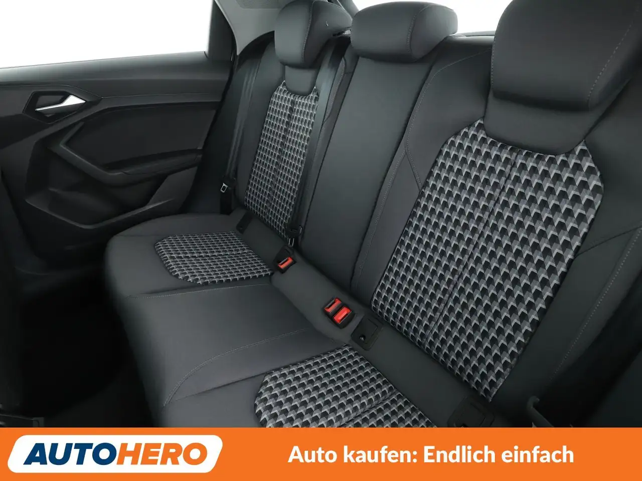 Audi A1 30 TFSI Aut.*PDC*SHZ*ALU* — Vehicle gallery 14