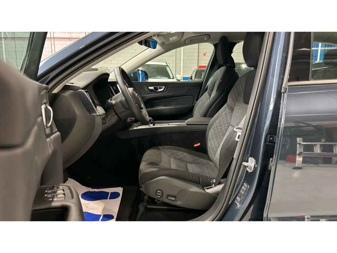Volvo XC60 B4 Essential FWD Aut. — Galerie du véhicule 9
