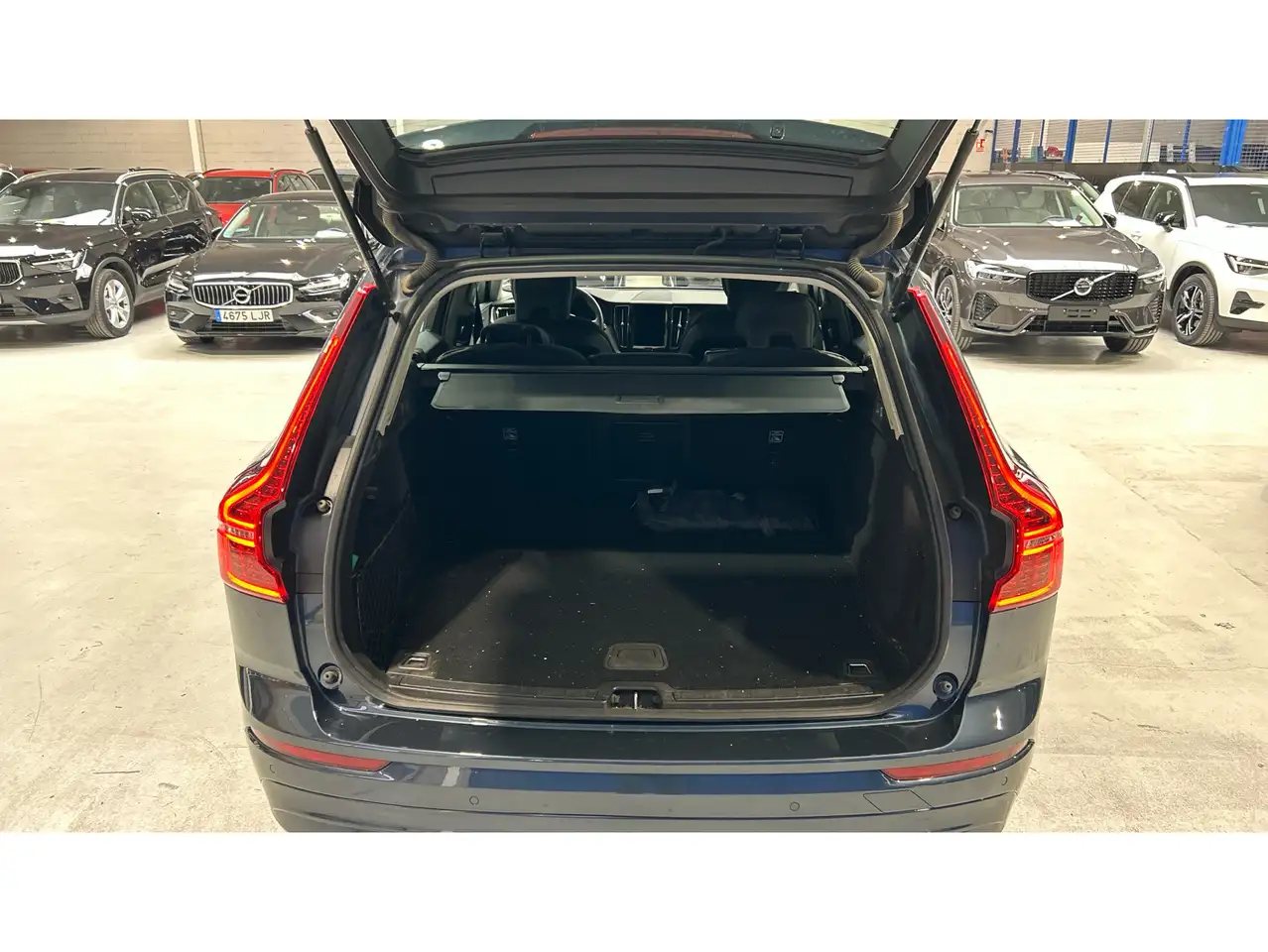 Volvo XC60 B4 Essential FWD Aut. — Galerie du véhicule 11
