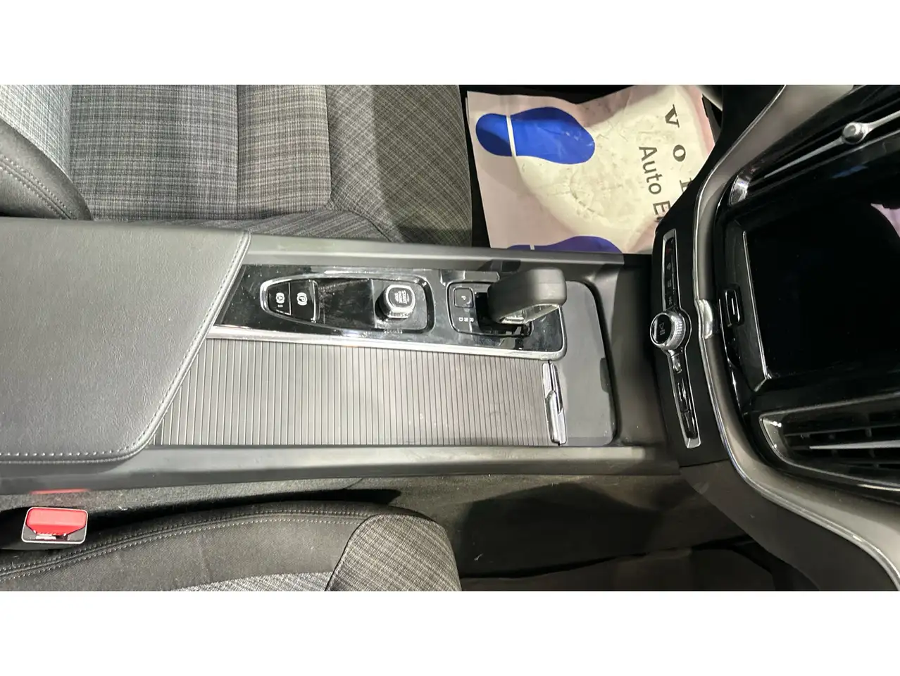 Volvo XC60 B4 Essential FWD Aut. — Galerie du véhicule 24