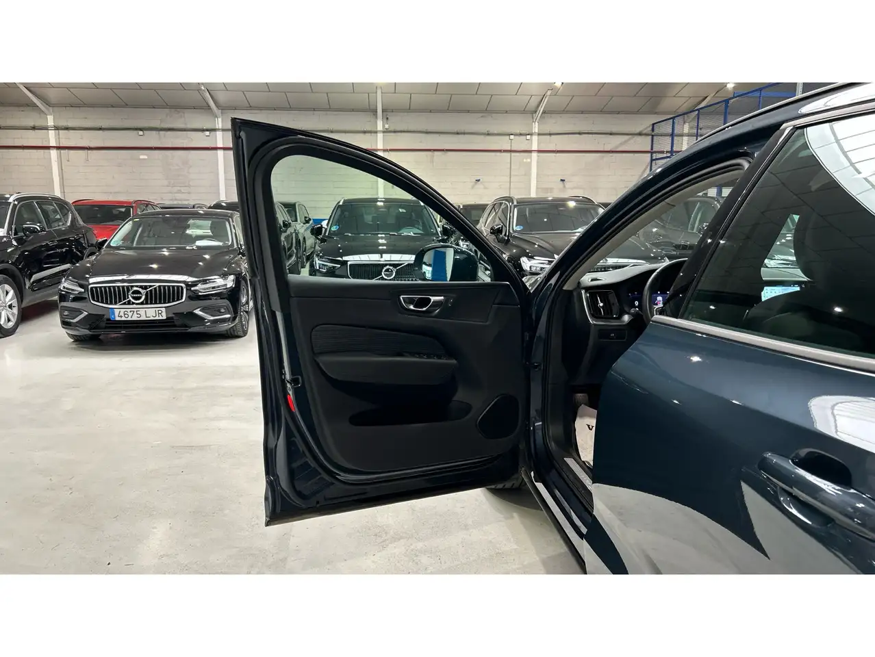 Volvo XC60 B4 Essential FWD Aut. — Galerie du véhicule 35