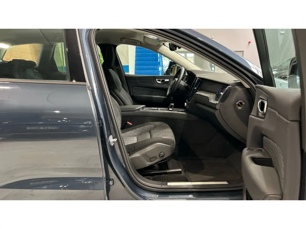 Volvo XC60 B4 Essential FWD Aut. — Galerie du véhicule 8