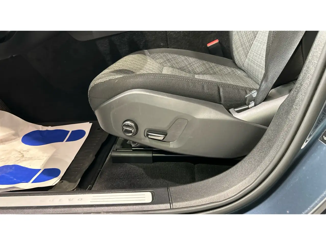 Volvo XC60 B4 Essential FWD Aut. — Galerie du véhicule 38