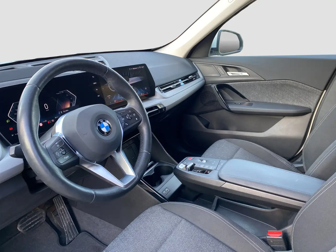 BMW X1 xDrive23i DrvAssPlus 360° AHK HUD DAB — Vehicle gallery 11