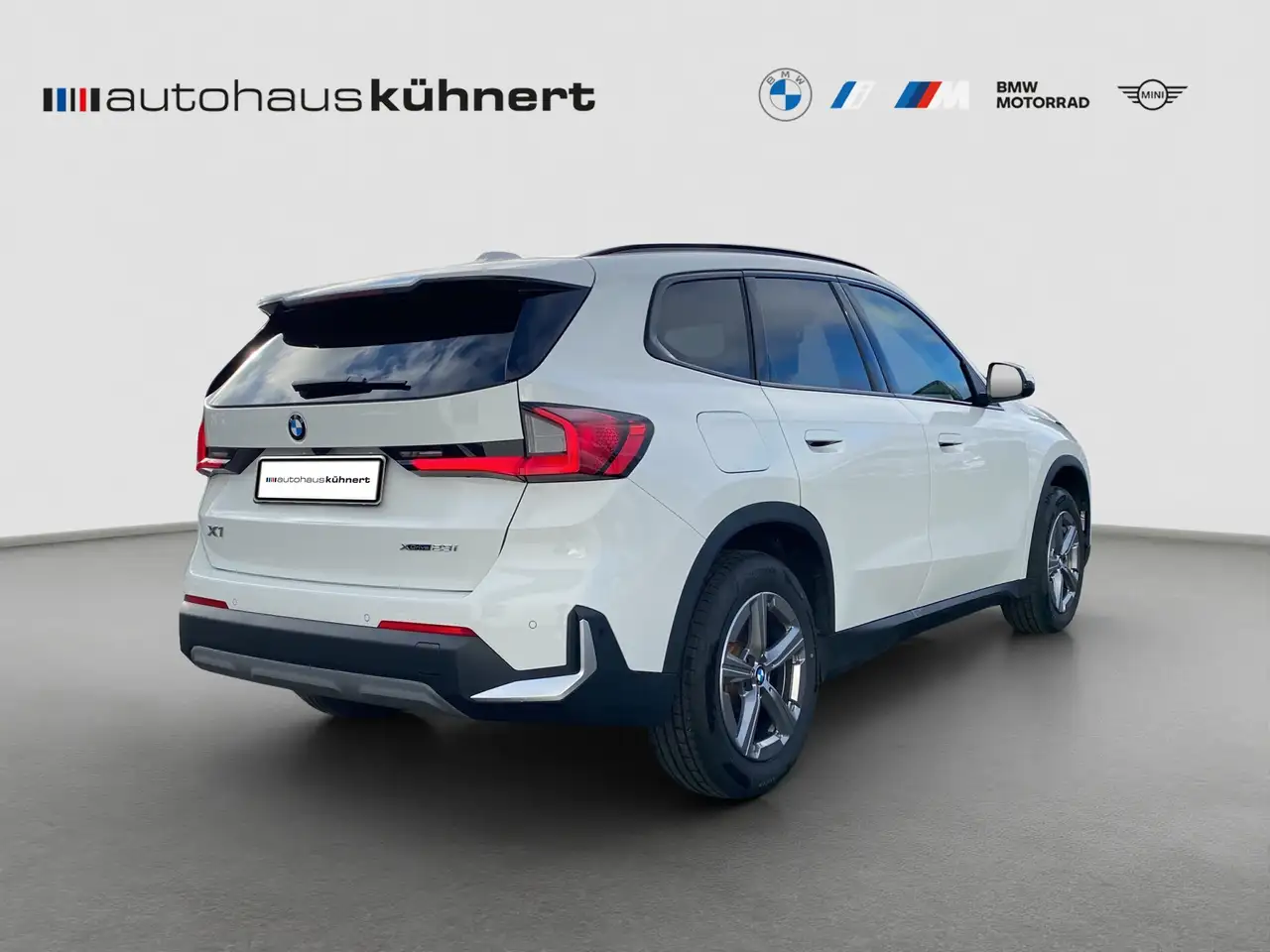 BMW X1 xDrive23i DrvAssPlus 360° AHK HUD DAB — Vehicle gallery 7