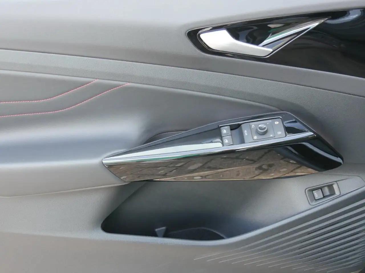Volkswagen ID.5 GTX 4Motion Navi AHK LED ACC PDC SHZ HUD DC — معرض صور السيارة 12