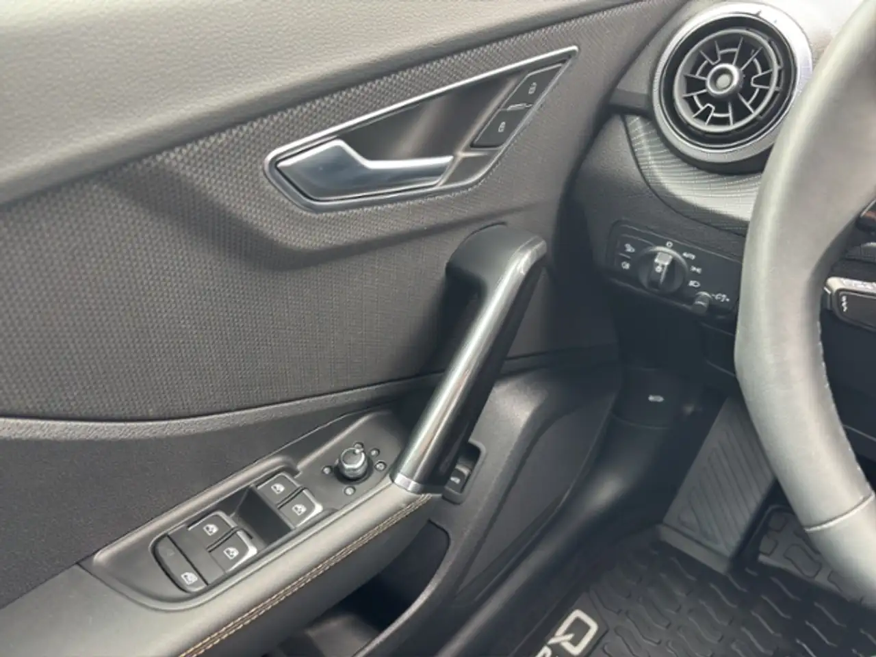 Audi Q2 1.5 TFSI advanced/Matrix/Leder/Kamera — معرض صور السيارة 12