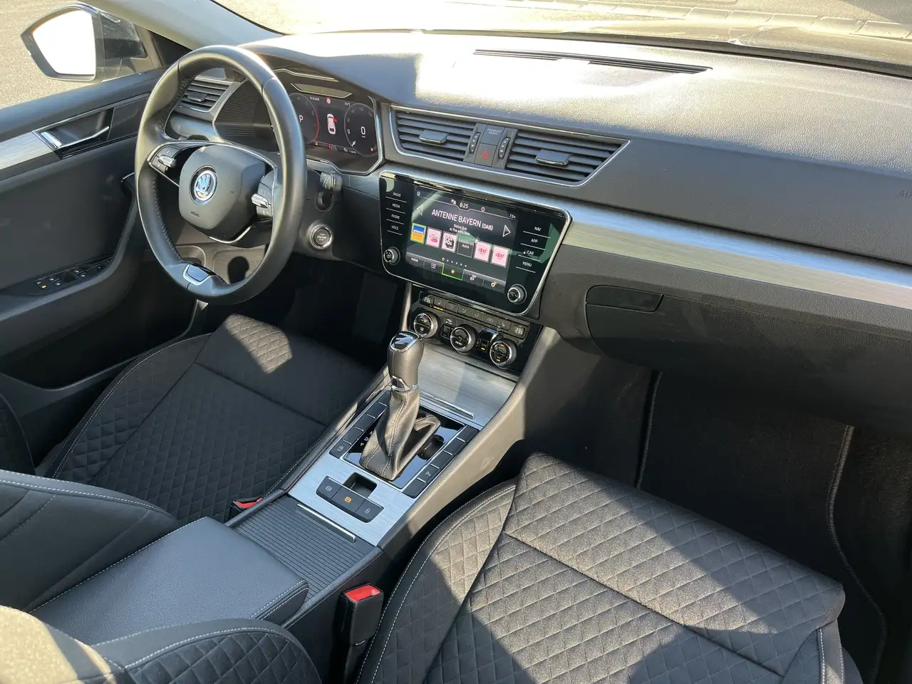 Skoda Superb Combi 1.5 TSI DSG Ambition Navi SHZ ACC LED PDC DA — معرض صور السيارة 13