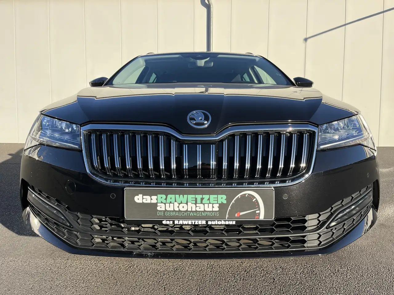 Skoda Superb Combi 1.5 TSI DSG Ambition Navi SHZ ACC LED PDC DA — معرض صور السيارة 4