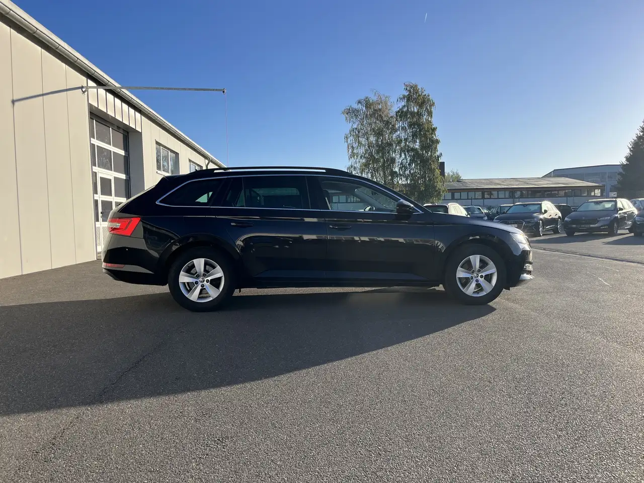 Skoda Superb Combi 1.5 TSI DSG Ambition Navi SHZ ACC LED PDC DA — معرض صور السيارة 5
