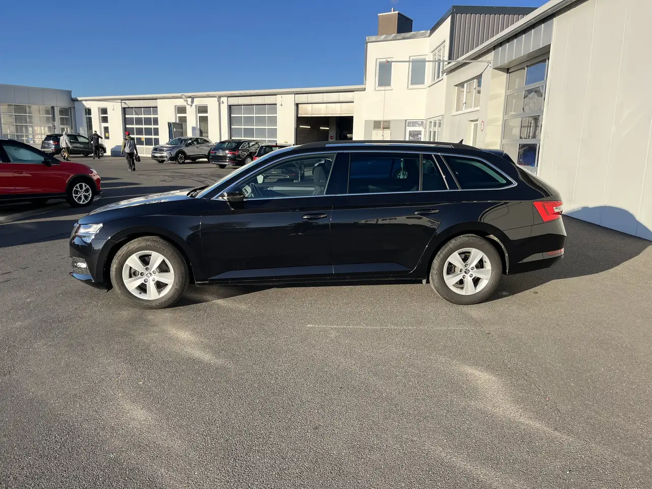 Skoda Superb Combi 1.5 TSI DSG Ambition Navi SHZ ACC LED PDC DA — معرض صور السيارة 3