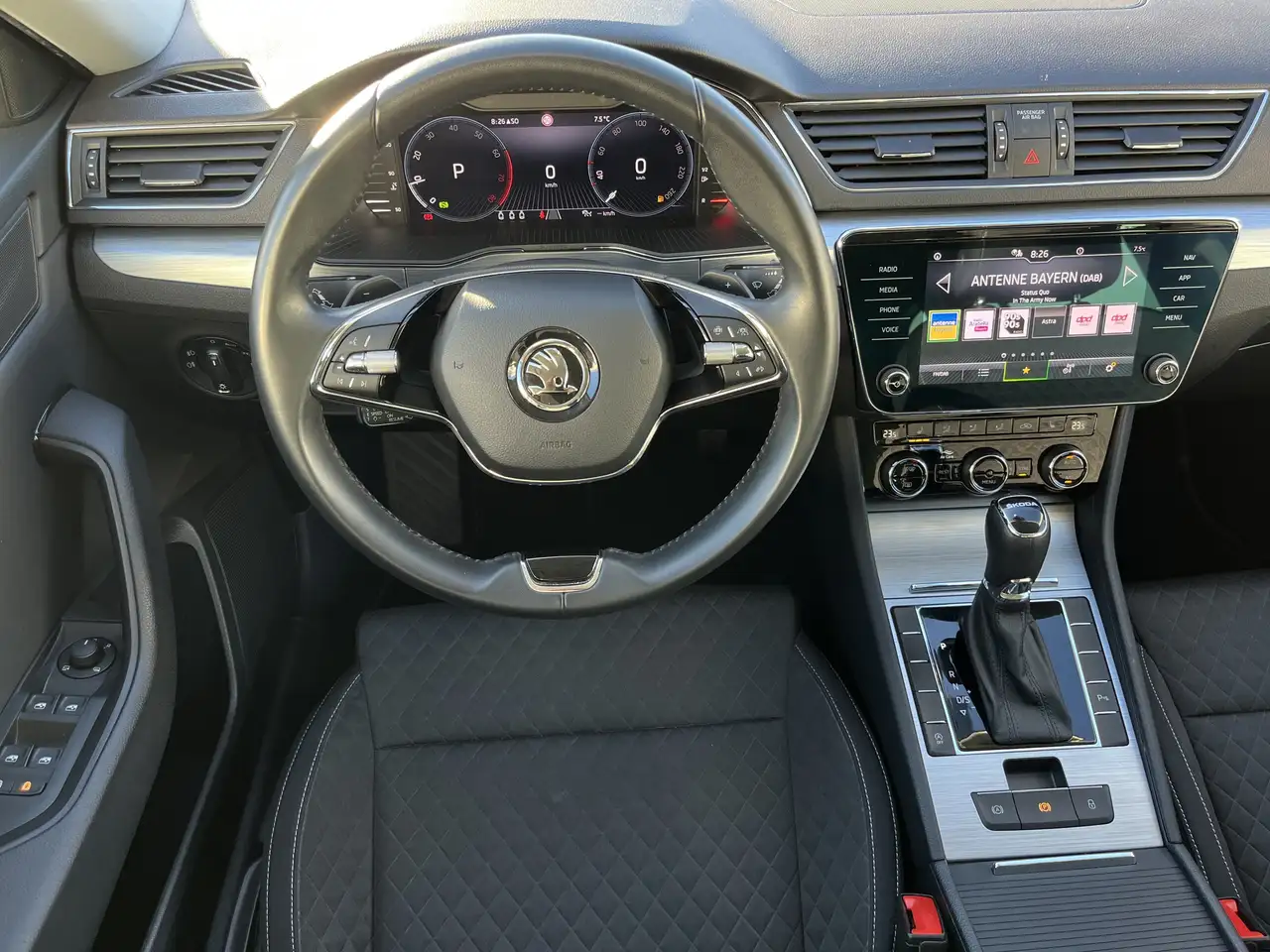Skoda Superb Combi 1.5 TSI DSG Ambition Navi SHZ ACC LED PDC DA — معرض صور السيارة 15