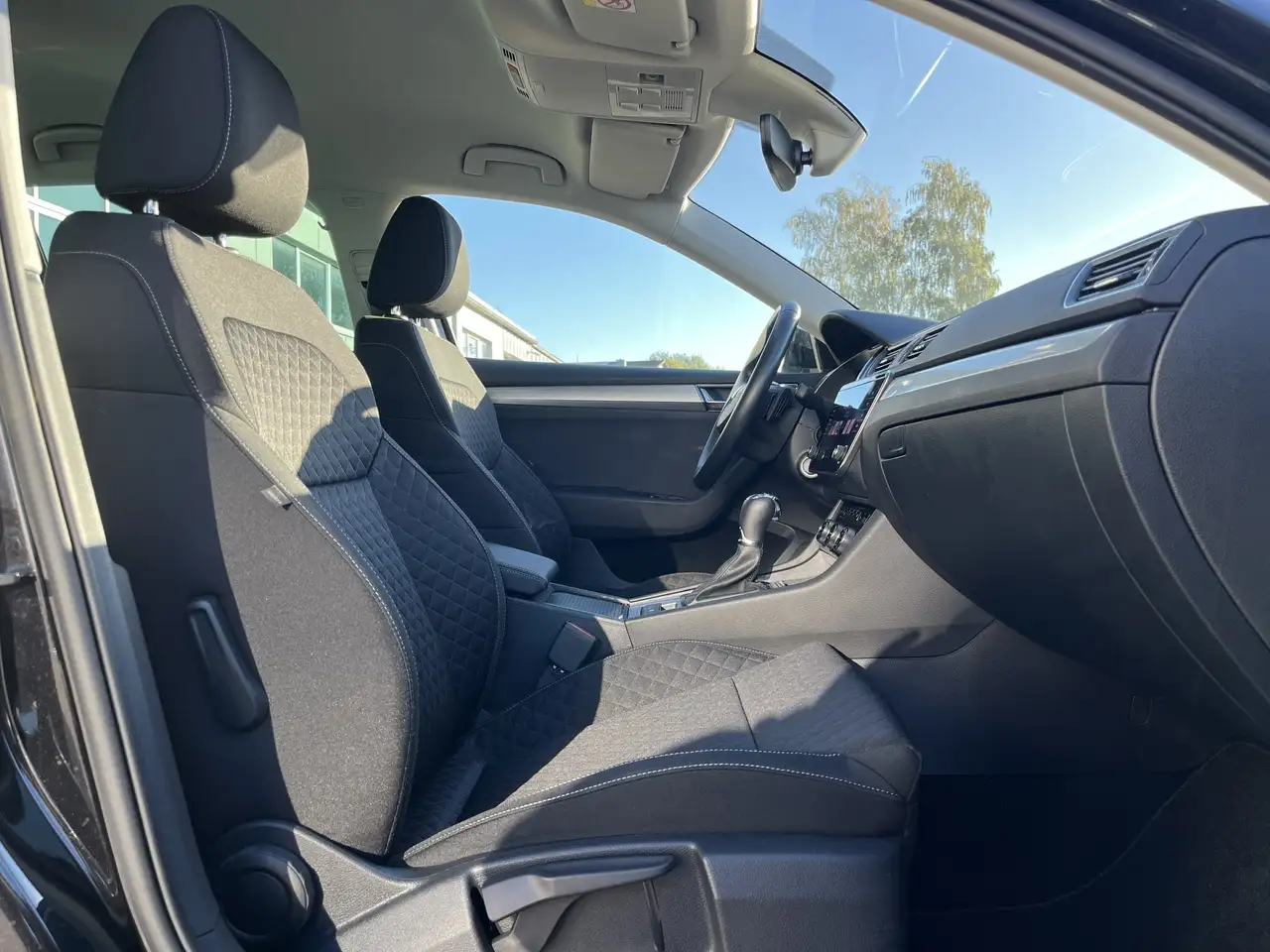 Skoda Superb Combi 1.5 TSI DSG Ambition Navi SHZ ACC LED PDC DA — معرض صور السيارة 14