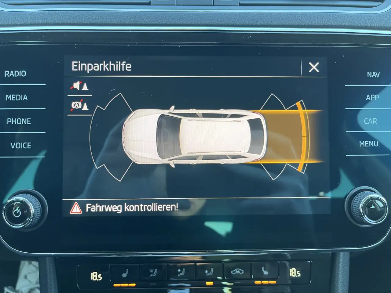 Skoda Superb Combi 1.5 TSI DSG Ambition Navi SHZ ACC LED PDC DA — معرض صور السيارة 25