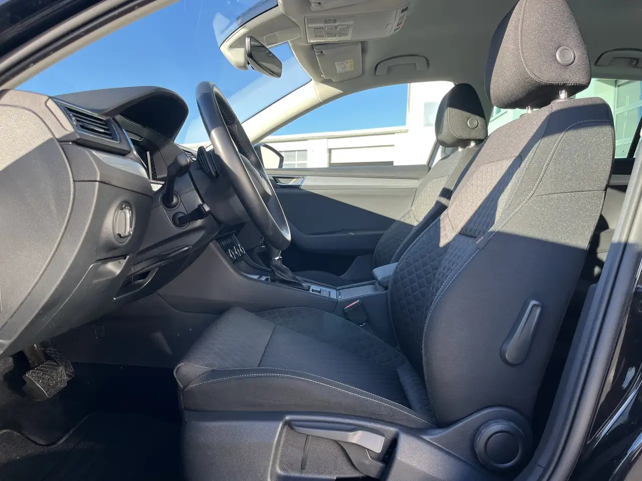 Skoda Superb Combi 1.5 TSI DSG Ambition Navi SHZ ACC LED PDC DA — معرض صور السيارة 12