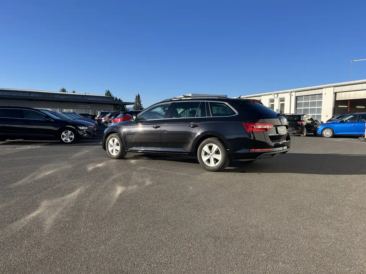 Skoda Superb Combi 1.5 TSI DSG Ambition Navi SHZ ACC LED PDC DA — معرض صور السيارة 9