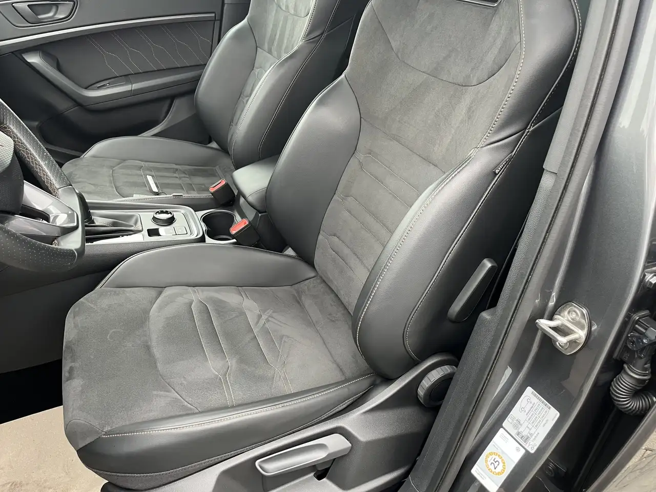 CUPRA Ateca VZ 2,0 TSI DSG Allrad + Navi + Kamera + AHK + 19 Z — معرض صور السيارة 15