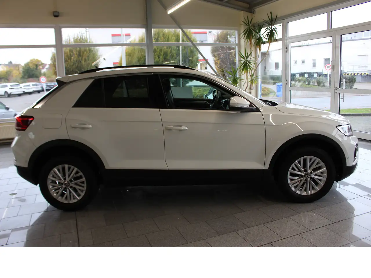 Volkswagen T-Roc Life,Top-Ausstattung,Top-Zustand — معرض صور السيارة 20