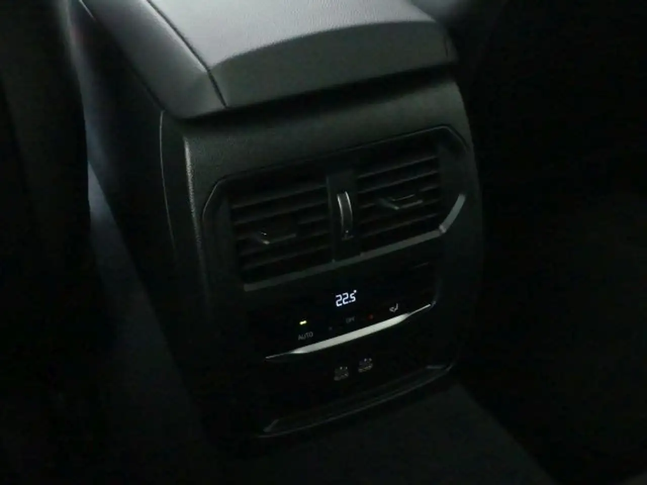 BMW 318 i Tour M Sportp. AHK°ACC*Ad.LED°Headup+HIFI — معرض صور السيارة 13