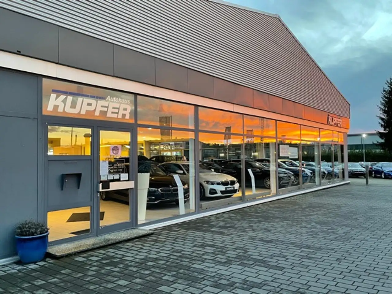 BMW 318 i Tour M Sportp. AHK°ACC*Ad.LED°Headup+HIFI — معرض صور السيارة 18