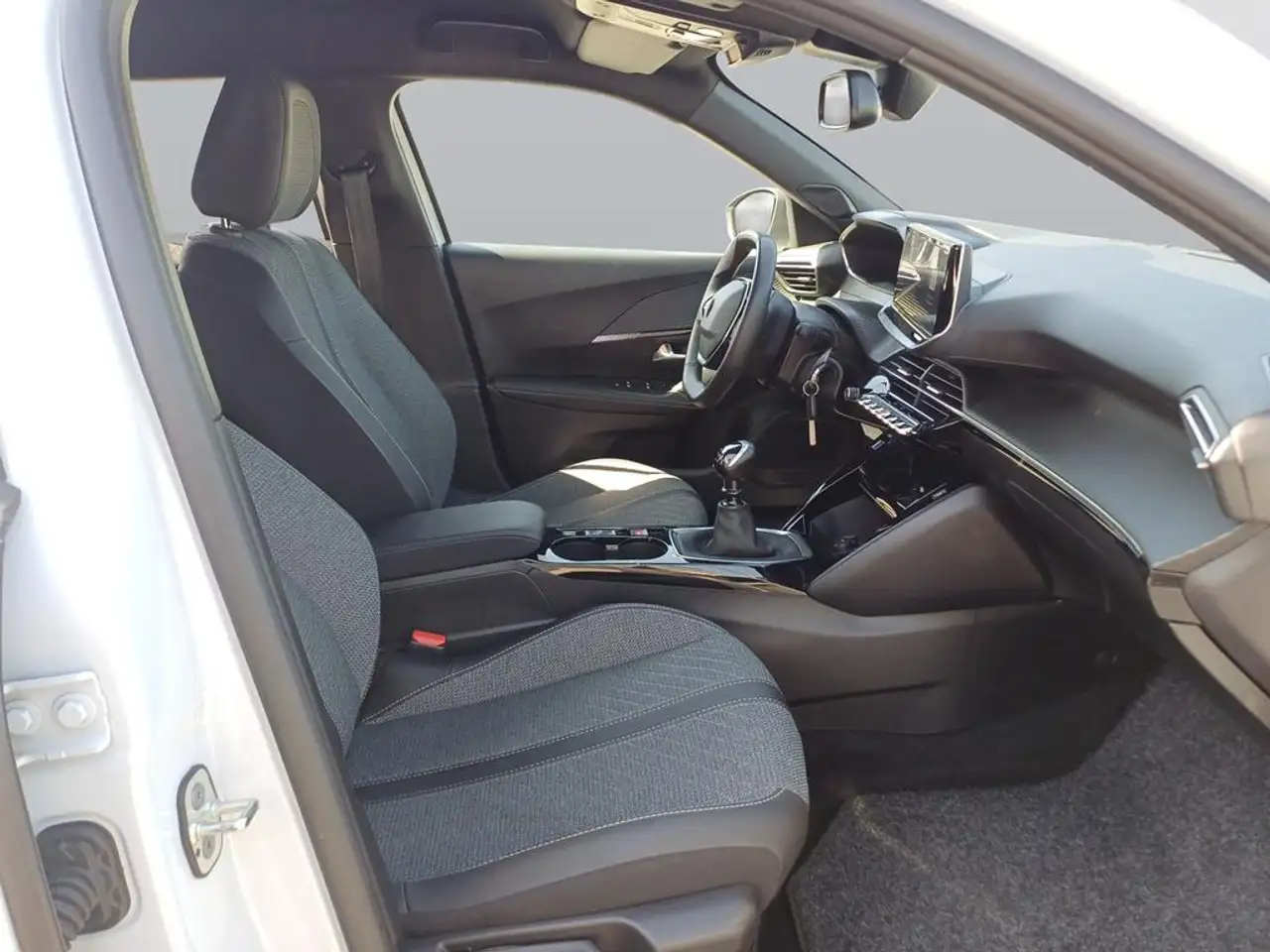 Peugeot 2008 Neuer 2008 Allure PureTech 100 — Galerie du véhicule 10