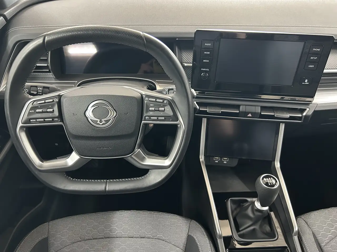 SsangYong Torres Carplay+DAB+PDC+KAM+SHZ+LED+Touch+DigiKom — معرض صور السيارة 11