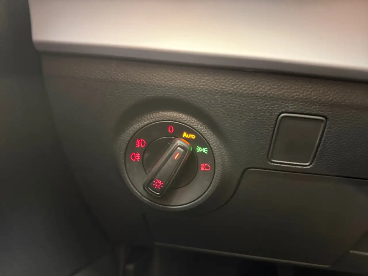 SEAT Ibiza FR Line ALLWETTER NAV LED DIG-DISPLAY SITZ.HZG TEM — Galería del vehículo 19