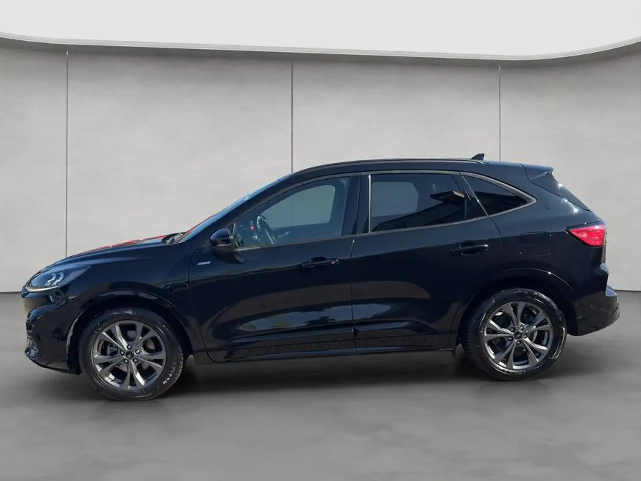 Ford Kuga 1.5 EcoBoost ST-LINE X — معرض صور السيارة 2