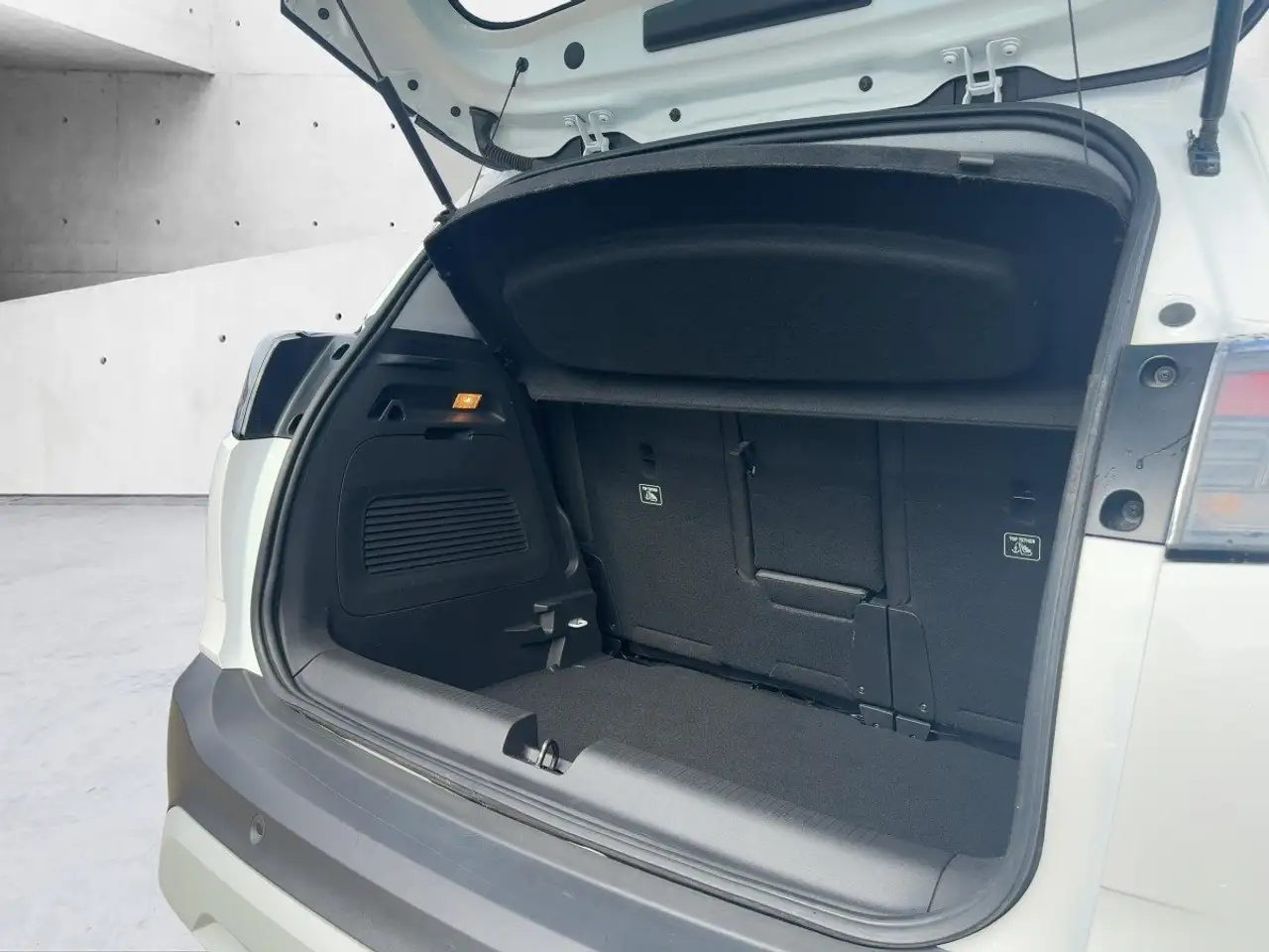 Opel Crossland 1.2 Elegance Navi Klima Allwetterreifen — معرض صور السيارة 6
