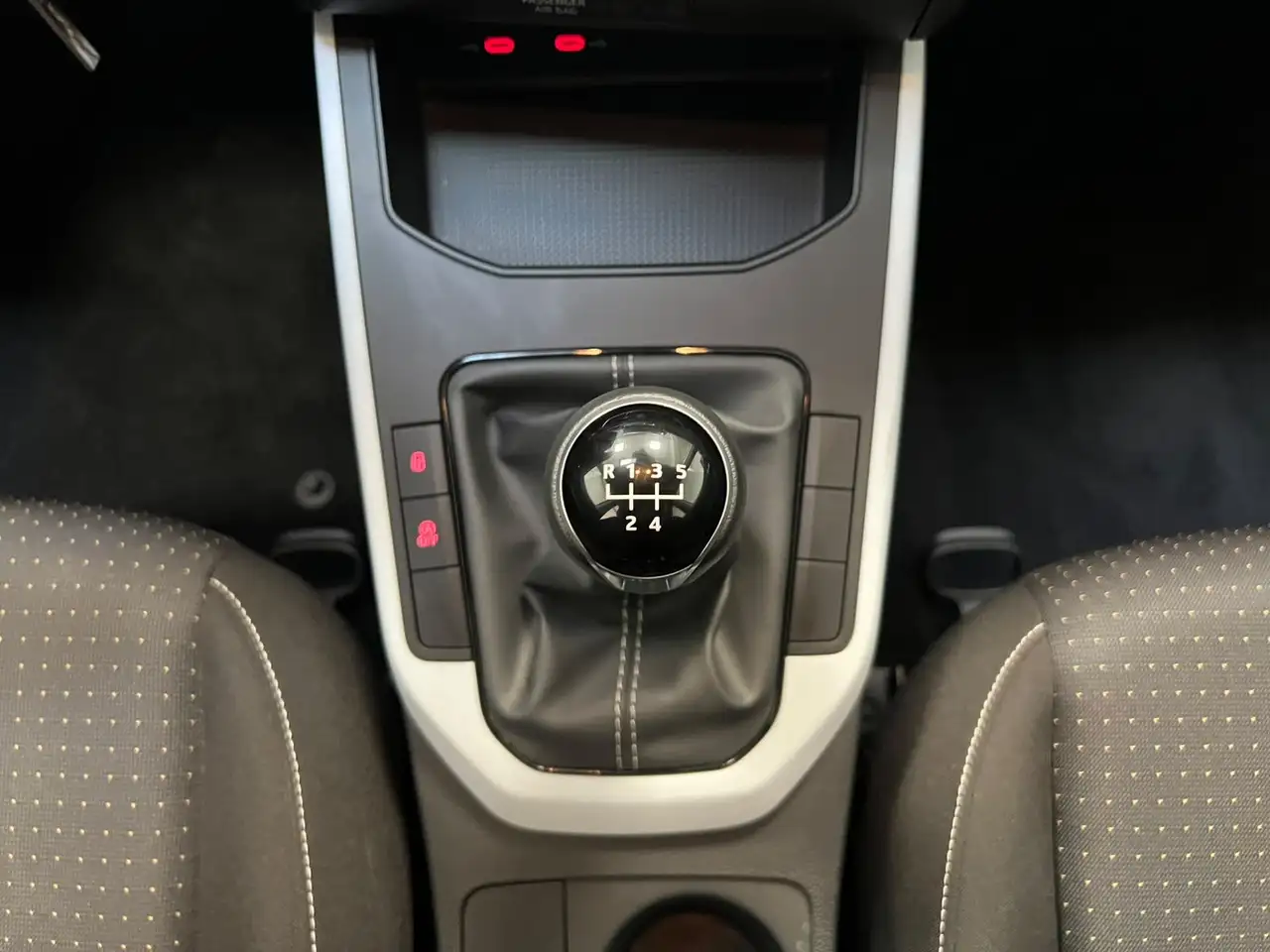 SEAT Arona 1.0 TSI Spurhalteass.|PDC|Tempomat — Galería del vehículo 13