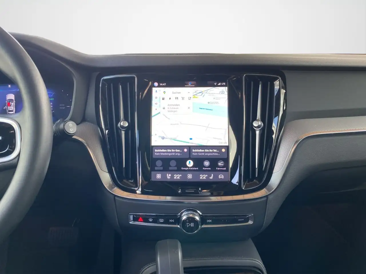 Volvo V60 Kombi T8 Plus Dark Recharge WiPa*LED*DAB* — Galería del vehículo 11