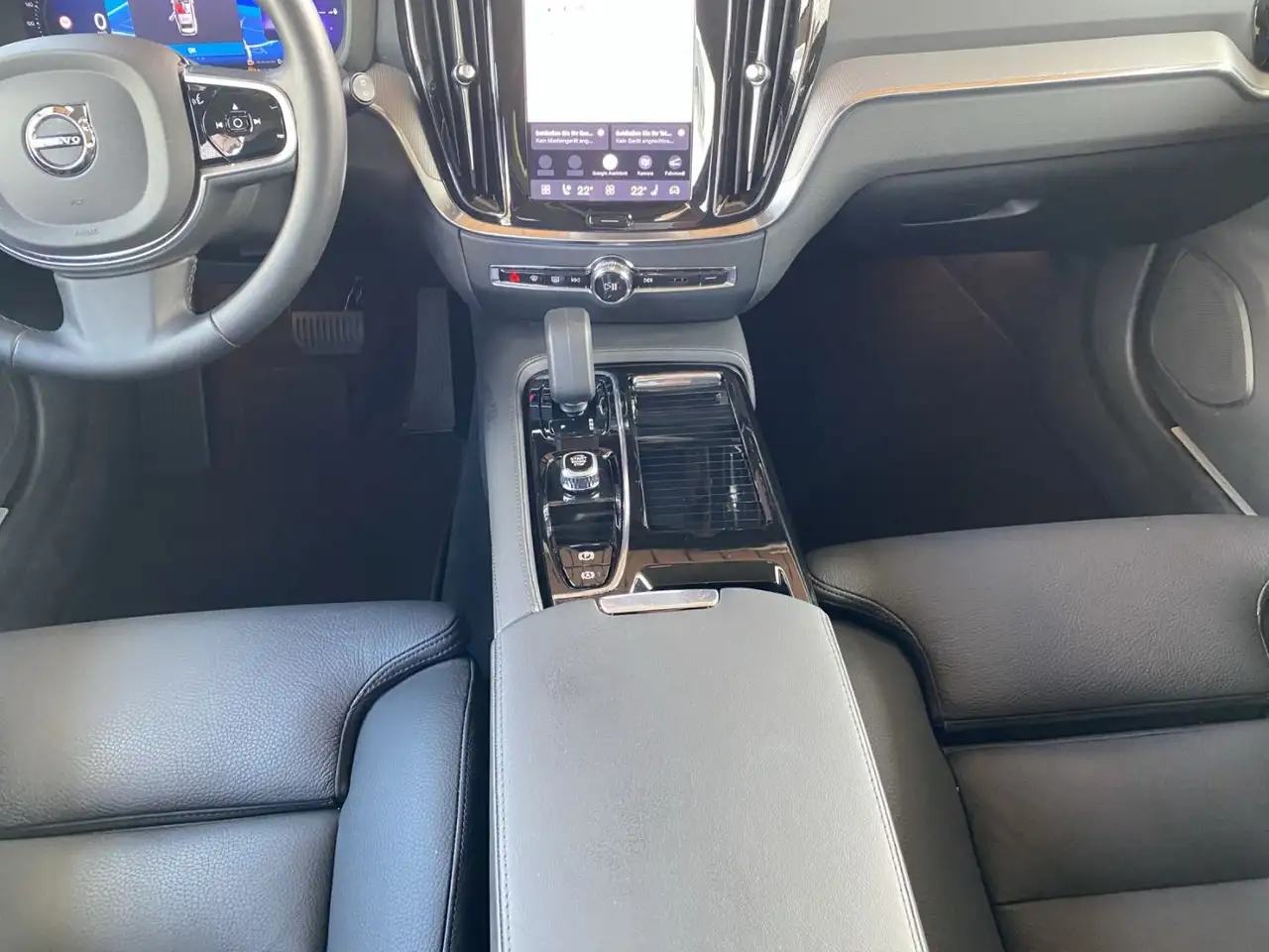 Volvo V60 Kombi T8 Plus Dark Recharge WiPa*LED*DAB* — Galería del vehículo 9