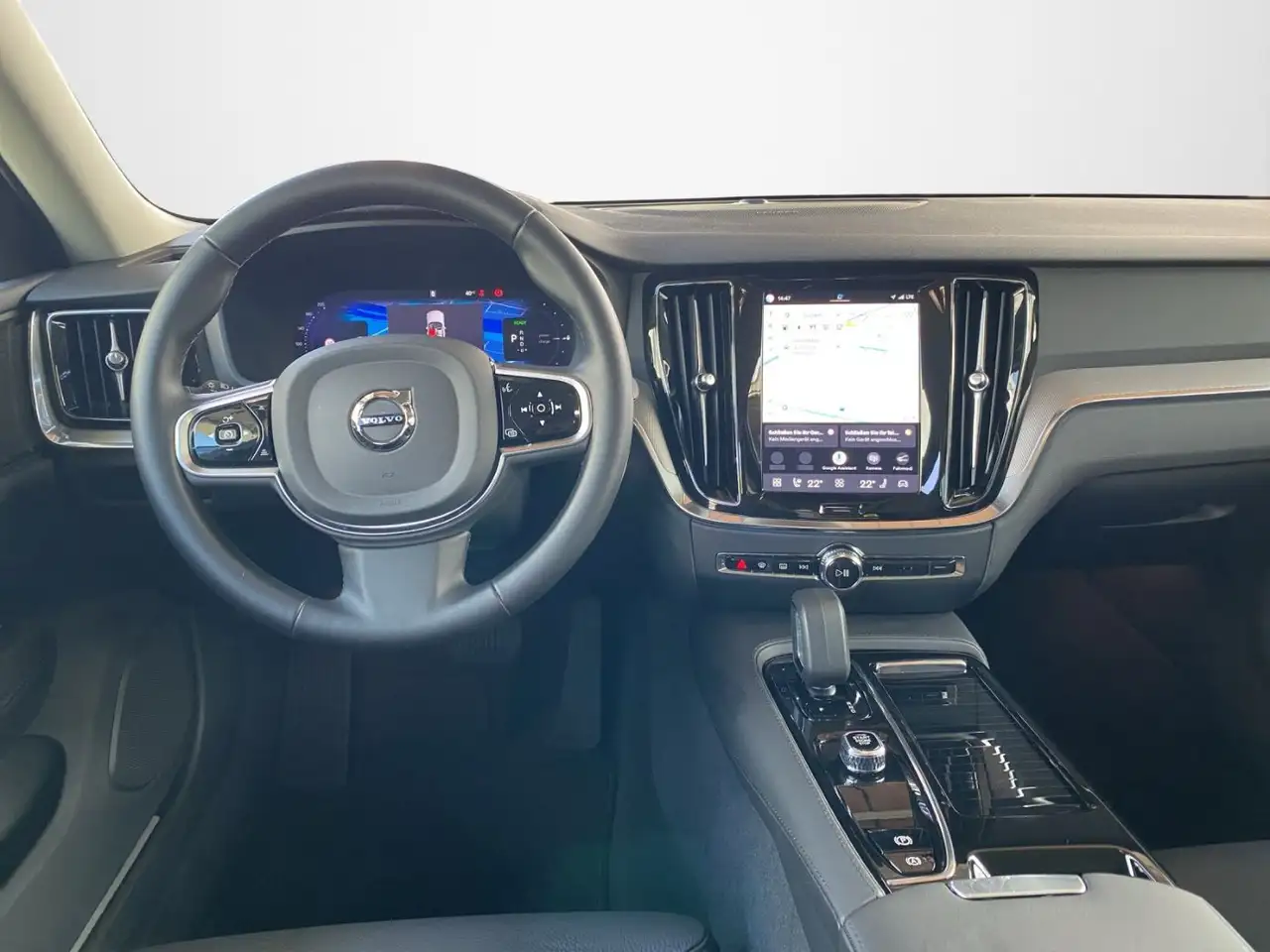 Volvo V60 Kombi T8 Plus Dark Recharge WiPa*LED*DAB* — Galería del vehículo 8