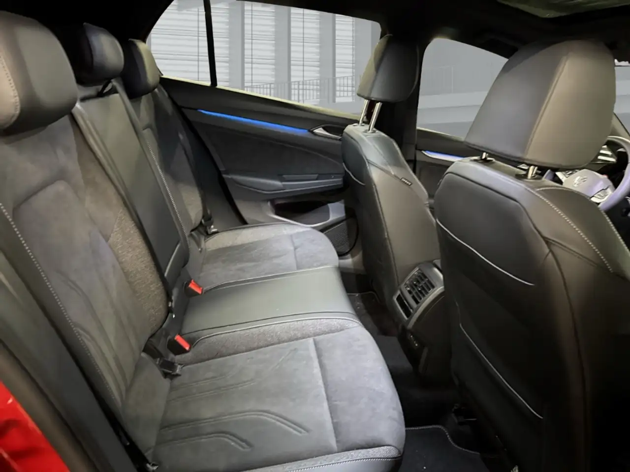 Volkswagen Golf Style 1.5 eHybrid DSG El. Panodach Navi LED Blendf — Vehicle gallery 6