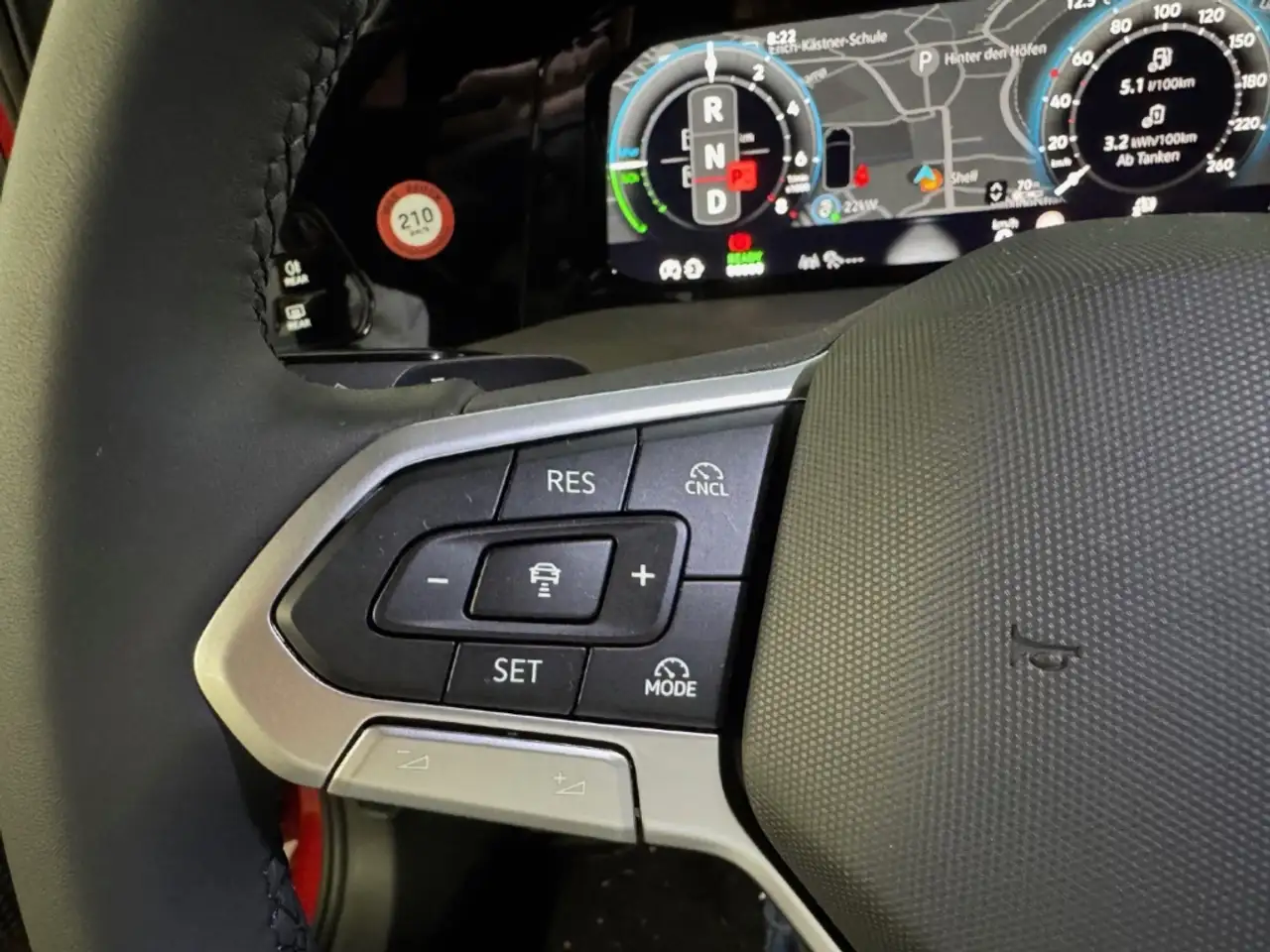 Volkswagen Golf Style 1.5 eHybrid DSG El. Panodach Navi LED Blendf — Vehicle gallery 15