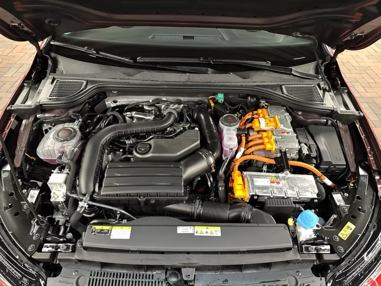 Volkswagen Golf Style 1.5 eHybrid DSG El. Panodach Navi LED Blendf — Vehicle gallery 12
