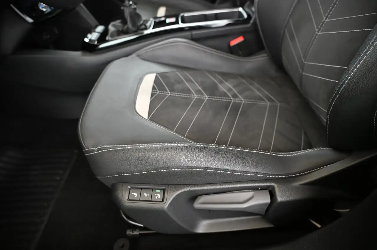 Opel Mokka 1.2 136 Ultimate LED/ACC/Black-Pack/18 — Vehicle gallery 31