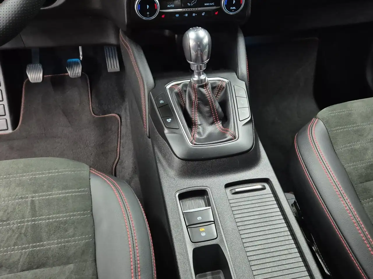 Ford Kuga ST-Line X*PANO*AHK*KAM*ACC*NAVI*SOUND-SYS. — معرض صور السيارة 14