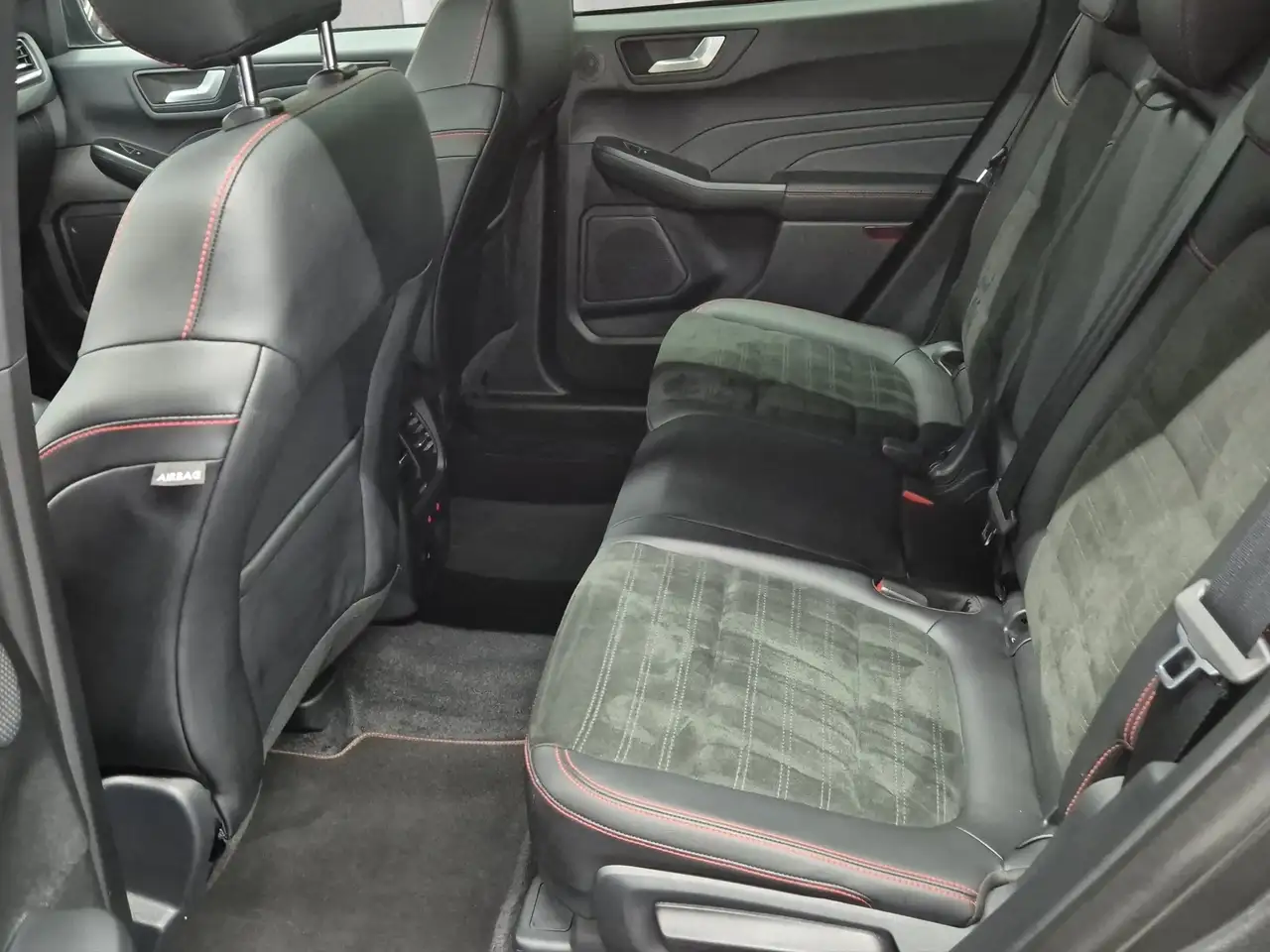Ford Kuga ST-Line X*PANO*AHK*KAM*ACC*NAVI*SOUND-SYS. — معرض صور السيارة 11