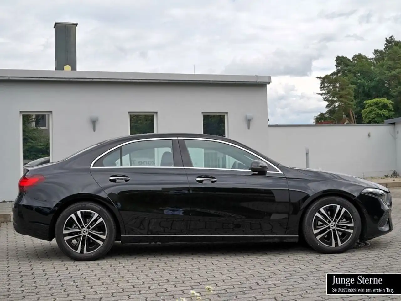 Mercedes-Benz A 180 LIMO PROG-ADV+ PANO+AMBIENTE+KAM+WINTER+KE — Vehicle gallery 3