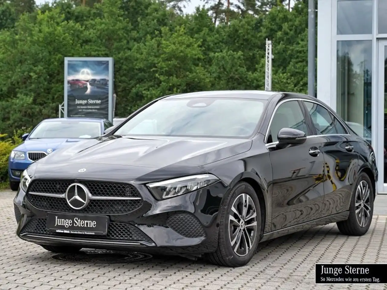 Mercedes-Benz A 180 LIMO PROG-ADV+ PANO+AMBIENTE+KAM+WINTER+KE — Vehicle gallery 2